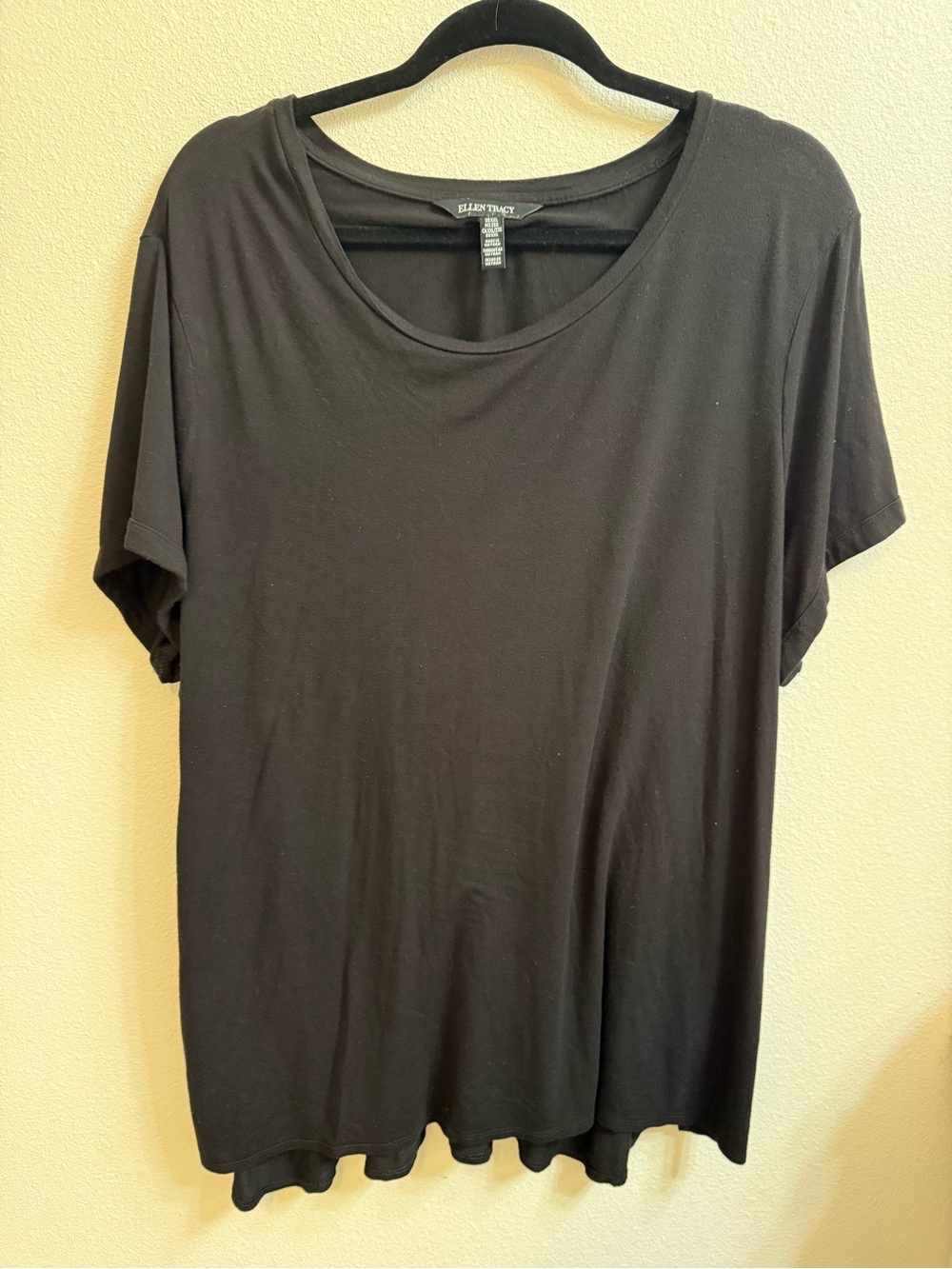 Ellen Tracy Black Short Sleeve Scoop Neck Tee